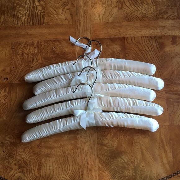 15 Set of White Satin Hangars - Picture 3 of 3
